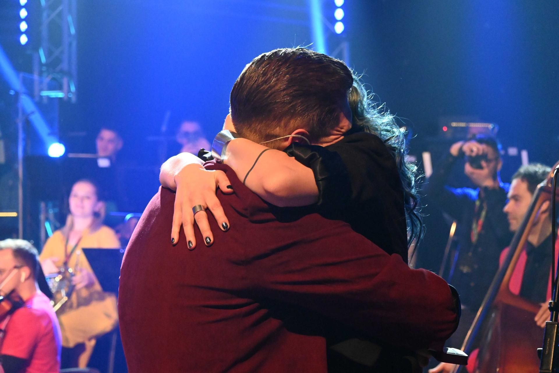 function r(){if(it(n),n.value===Hm){let o=null;throw new D(-950,o)}return n.value}