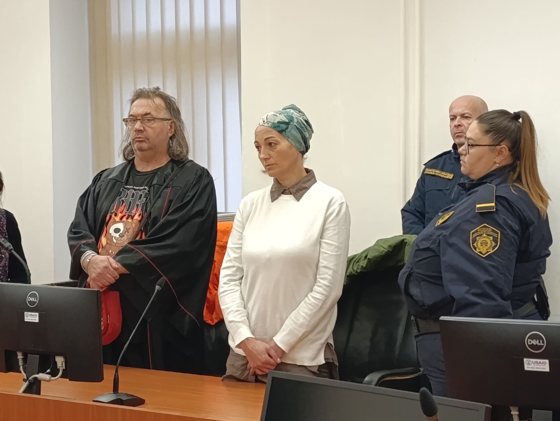 U svom priznaju pričala je o nasilju koje je Nijaz provodio nad njom i djecom, kako joj je otimao platu koju bi prokockao, a ona skrivala 10 KM da nahrani djecu.