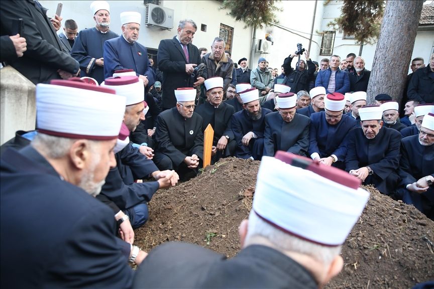 Rahmet neka ti je duši veliki hafize. Mačkama je Bog dao moć da vide ono što mi ne možemo vidjeti