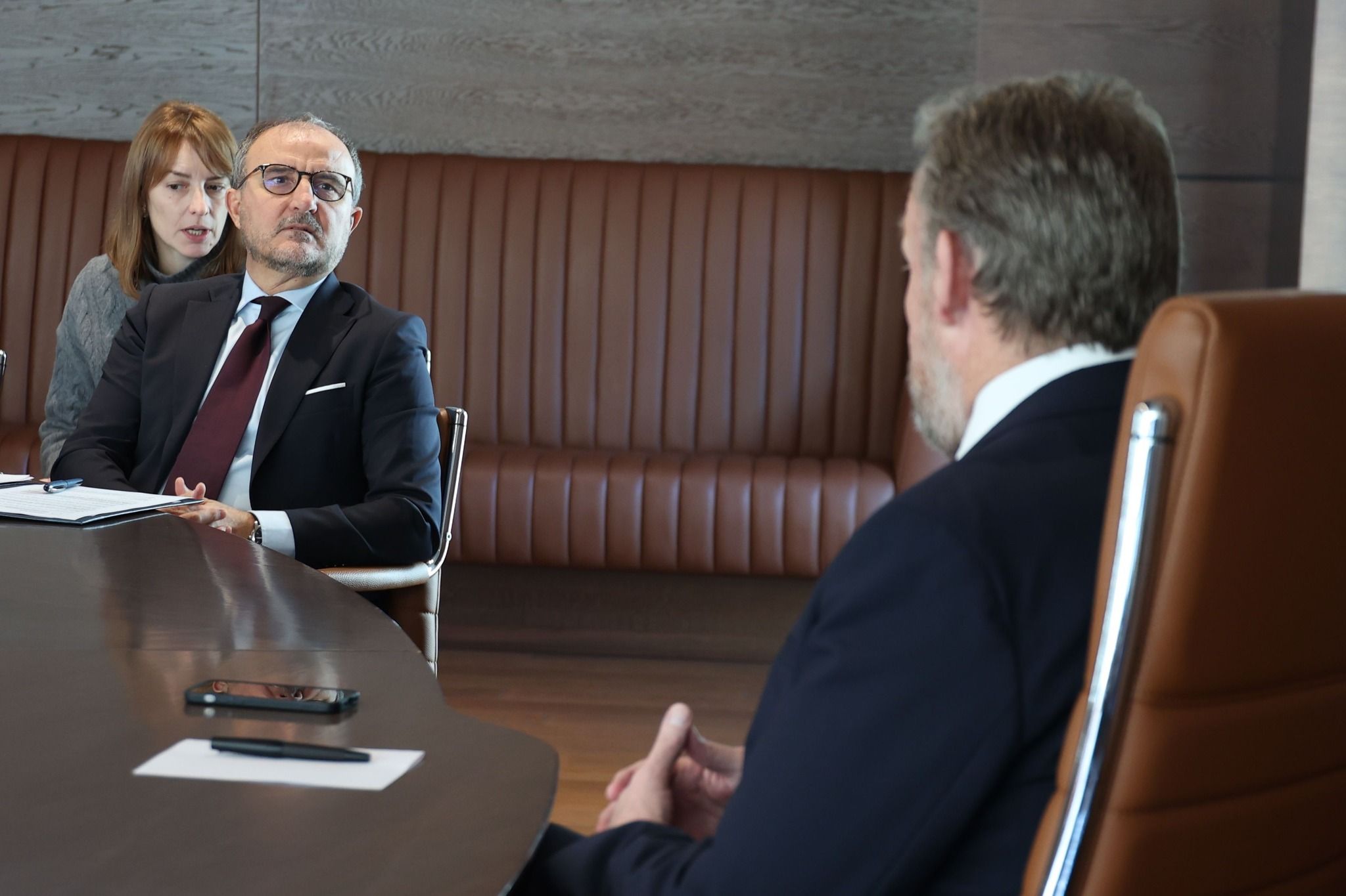 function r(){if(it(n),n.value===jm){let o=null;throw new D(-950,o)}return n.value}