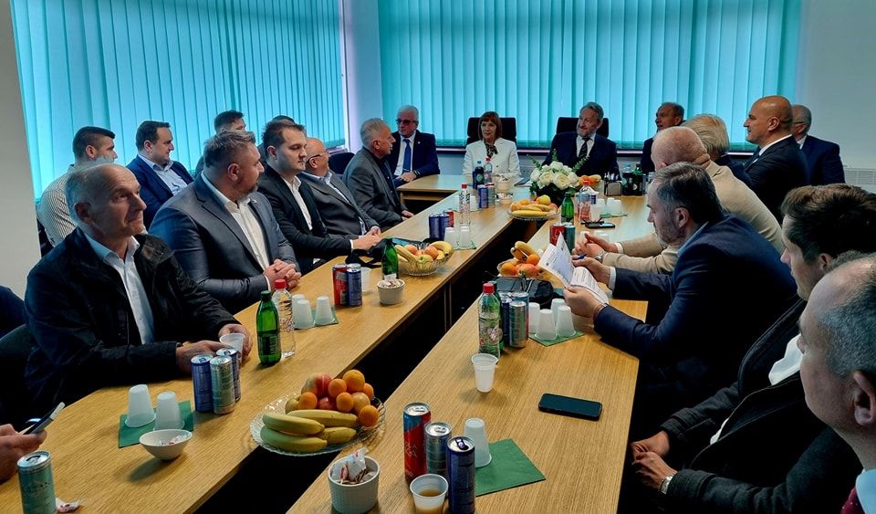 Izetbegović u Travniku: Izvanredan rezultat SDA na izborima nagovještava još veću pobjedu 2026.