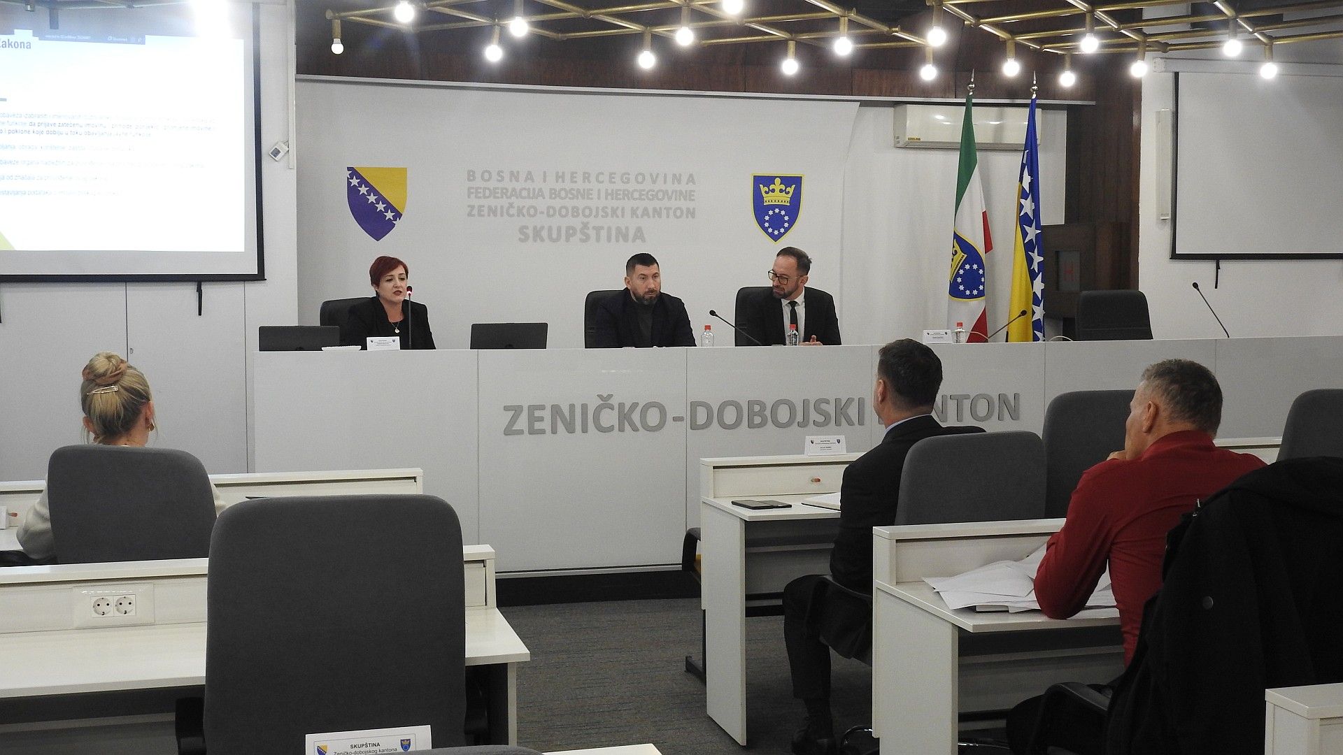 Javnost i mediji će imati mogućnost da izvrše uvid u stvarnu imovinu nosilaca javnih funkcija i njihova primanja.