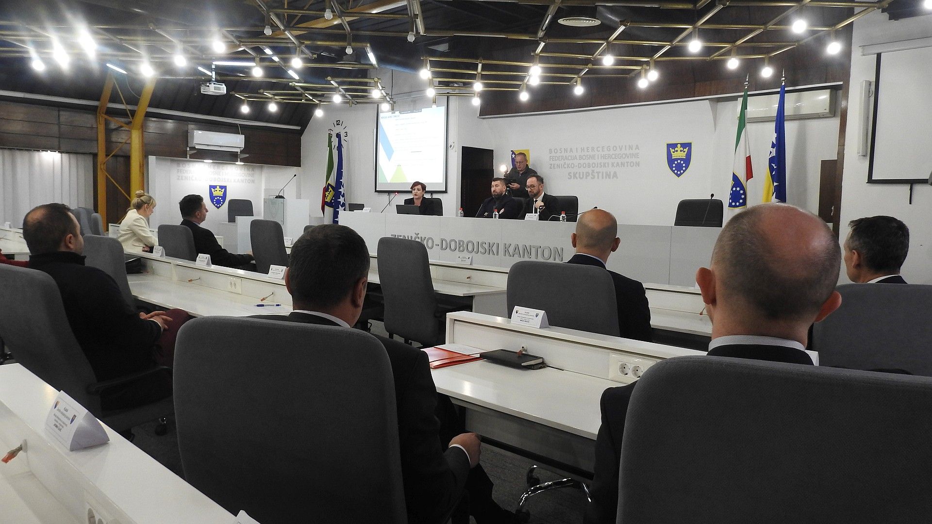 Javnost i mediji će imati mogućnost da izvrše uvid u stvarnu imovinu nosilaca javnih funkcija i njihova primanja.