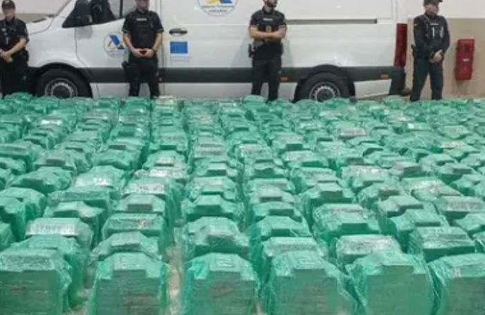Španska policija objavila je u srijedu da je presrela 13 tona kokaina, što je akcija bez presedana.