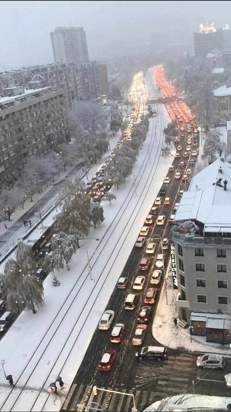 Zbog snijega kolaps u Sarajevu, otkazani letovi!