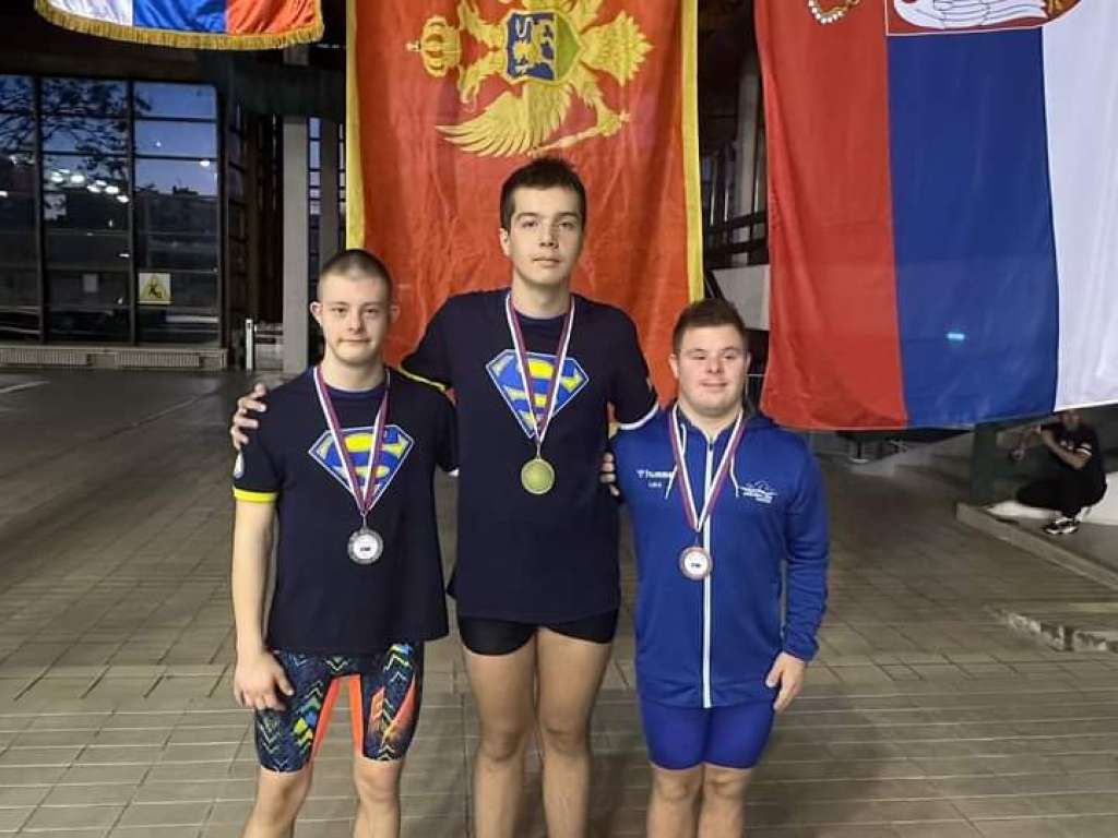 function r(){if(it(n),n.value===Hm){let o=null;throw new D(-950,o)}return n.value}