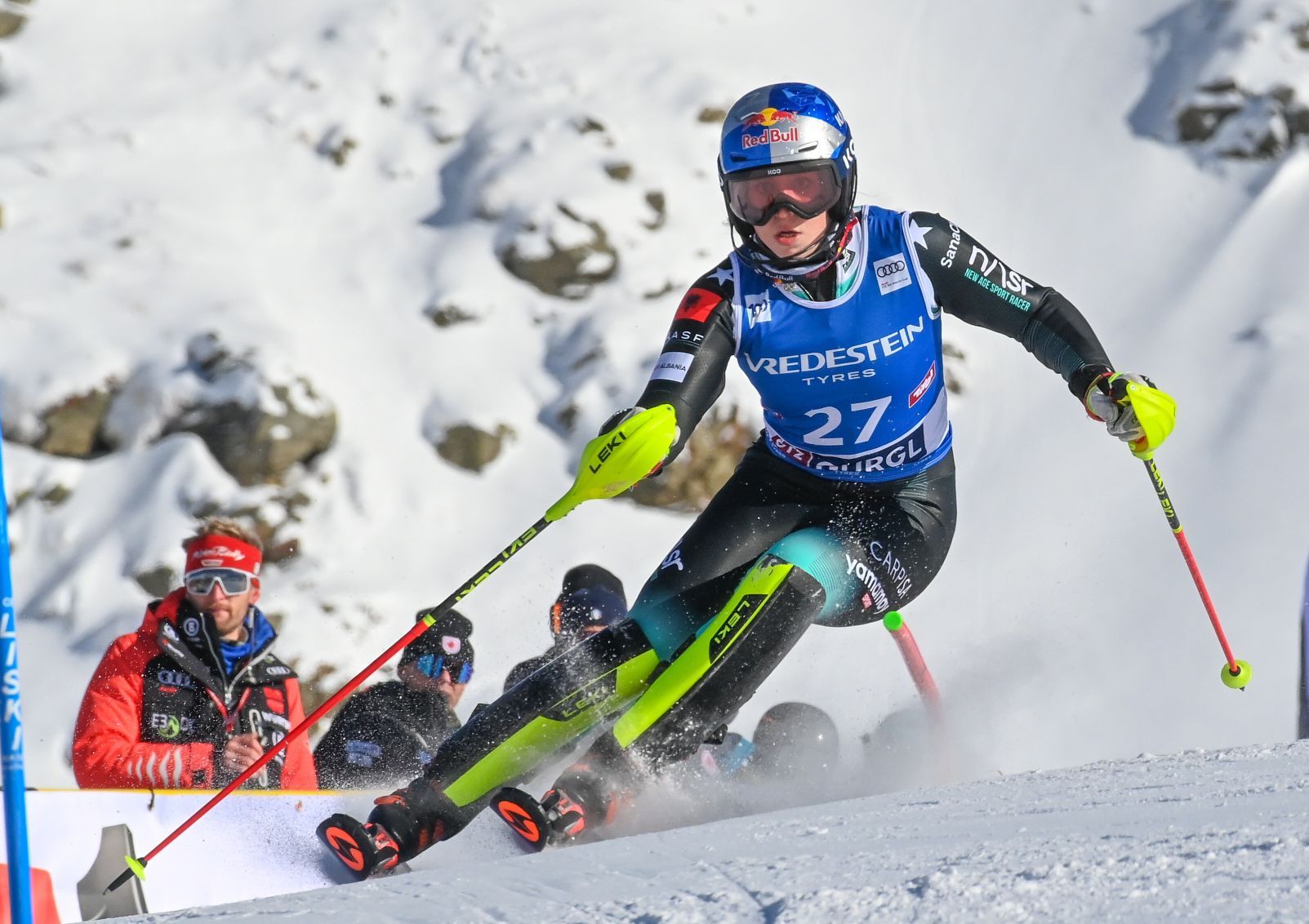 function r(){if(it(n),n.value===Hm){let o=null;throw new D(-950,o)}return n.value}