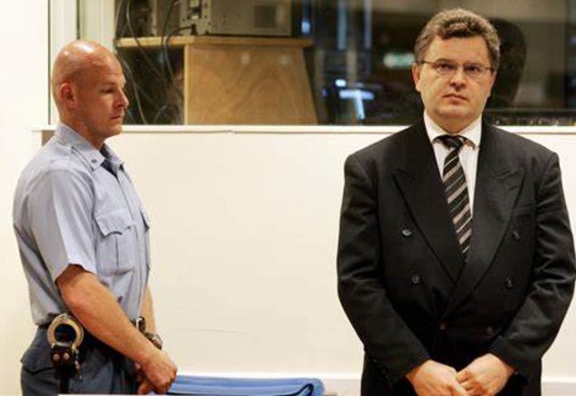 function r(){if(it(n),n.value===jm){let o=null;throw new D(-950,o)}return n.value}