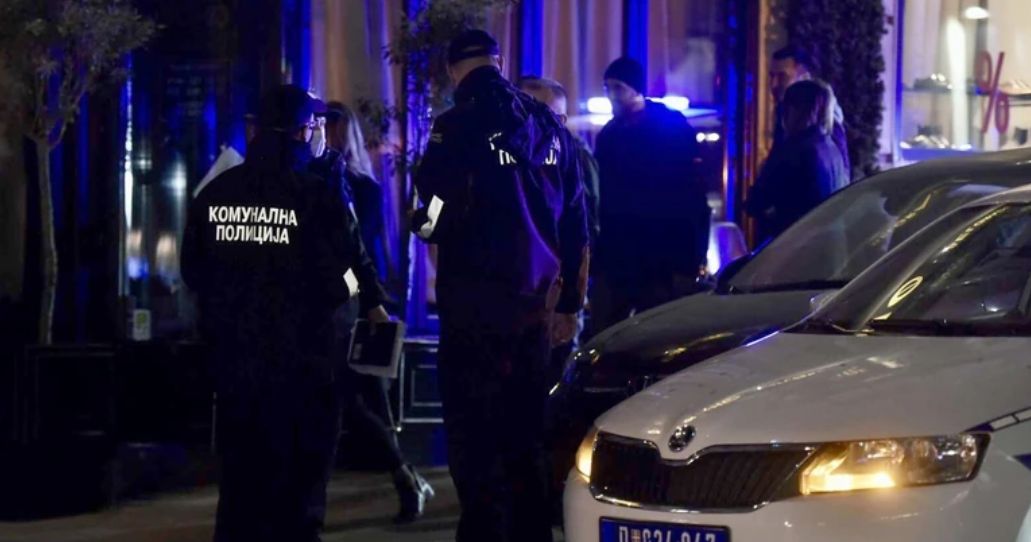 U masovnoj tuči u jednom ugostiteljskom objektu u centru Novog Pazara, sinoć se dogodila masovna tuča u kojoj je povrijeđen jedan policajac, prenose mediji.