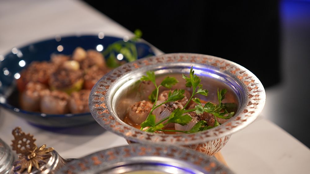 function r(){if(it(n),n.value===Hm){let o=null;throw new D(-950,o)}return n.value}