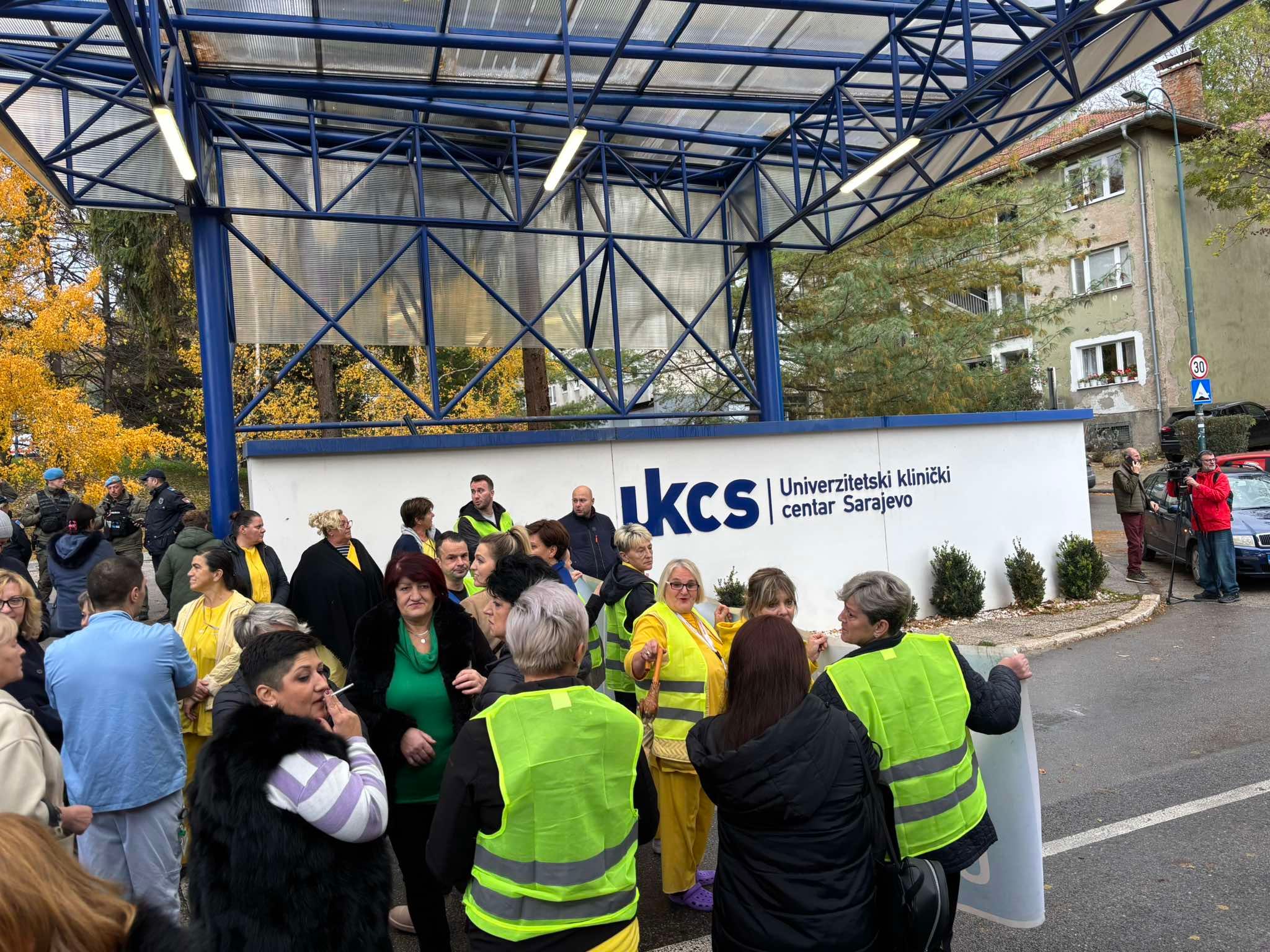 Blokiran ulaz na KCUS, uposlenici traže imenovanje direktora i isplatu dugovanja