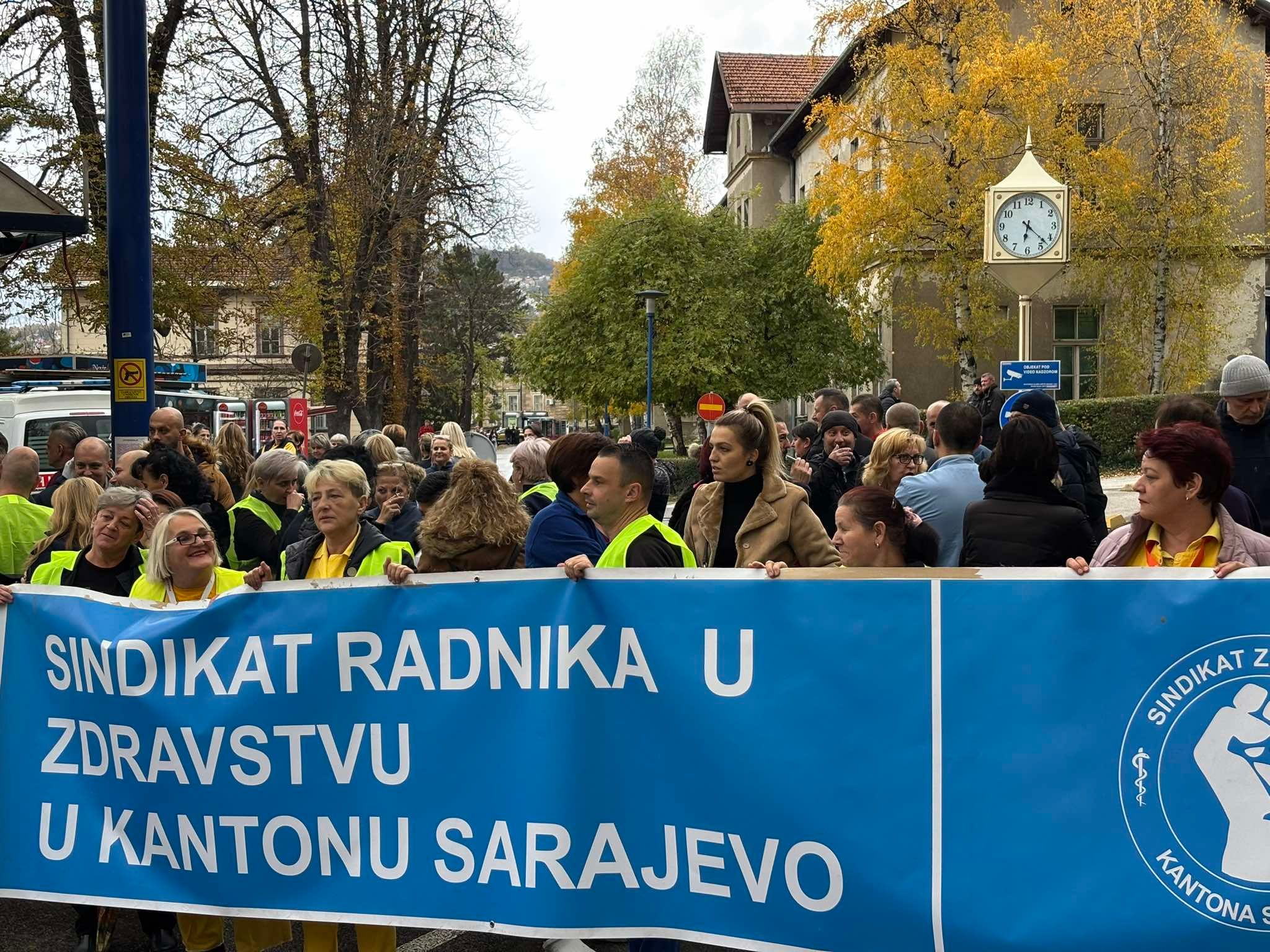 Blokiran ulaz na KCUS, uposlenici traže imenovanje direktora i isplatu dugovanja
