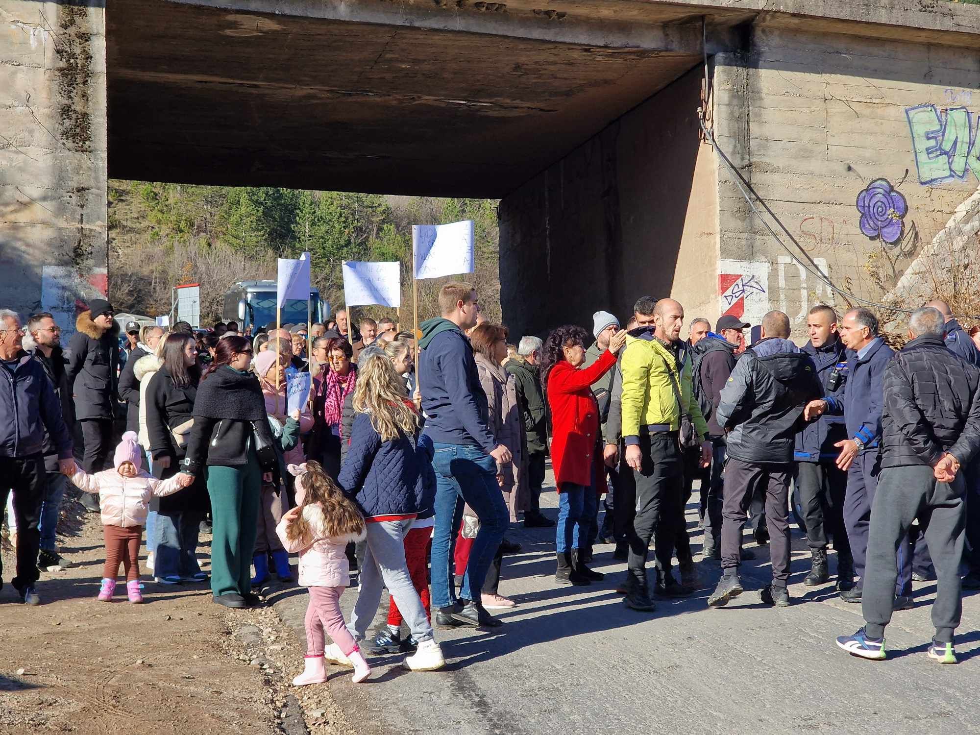 function r(){if(it(n),n.value===Hm){let o=null;throw new D(-950,o)}return n.value}