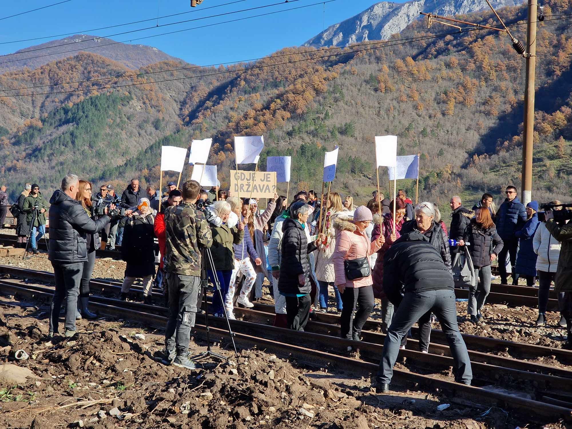 function r(){if(it(n),n.value===Hm){let o=null;throw new D(-950,o)}return n.value}