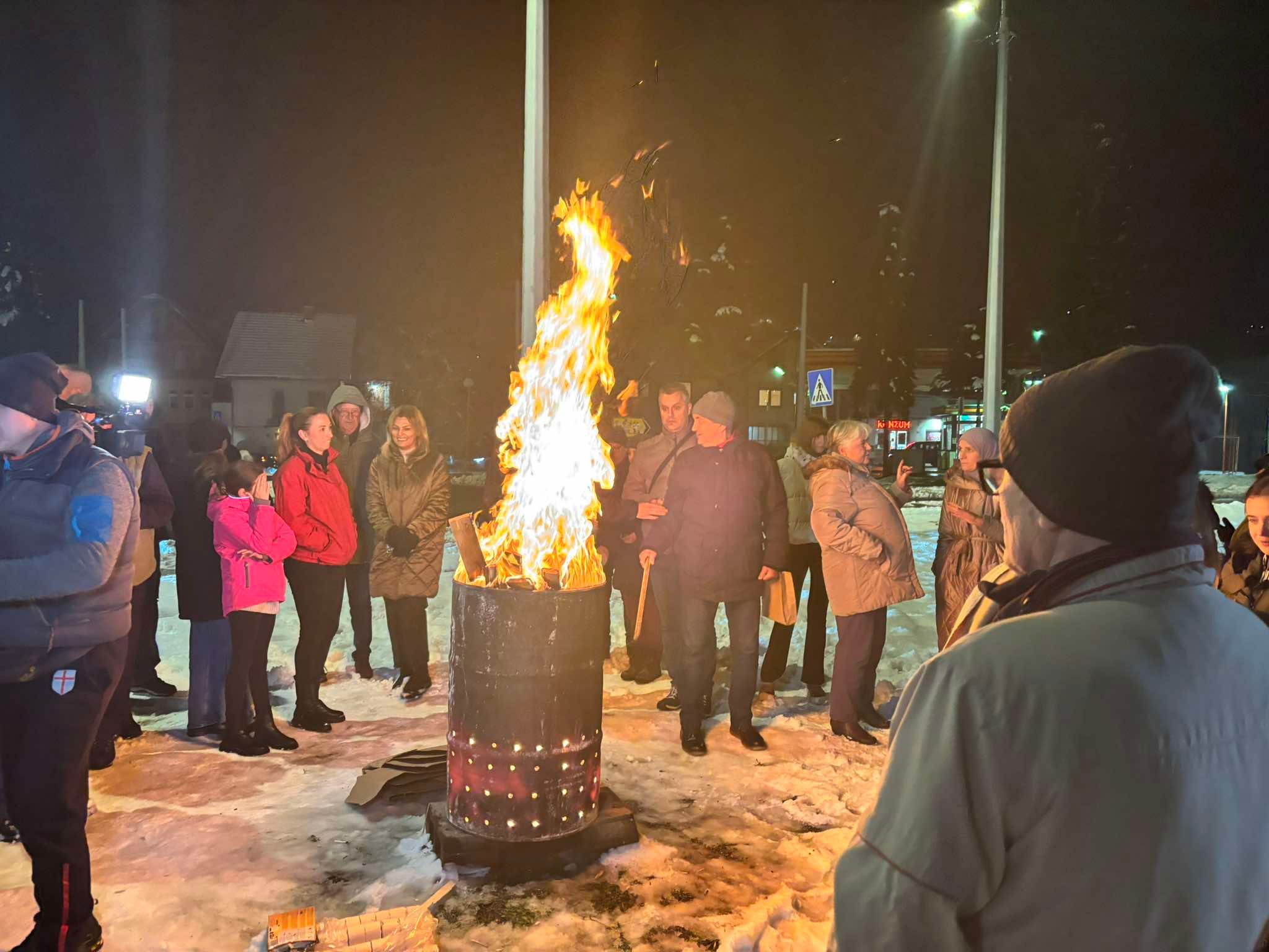 function r(){if(it(n),n.value===Hm){let o=null;throw new D(-950,o)}return n.value}