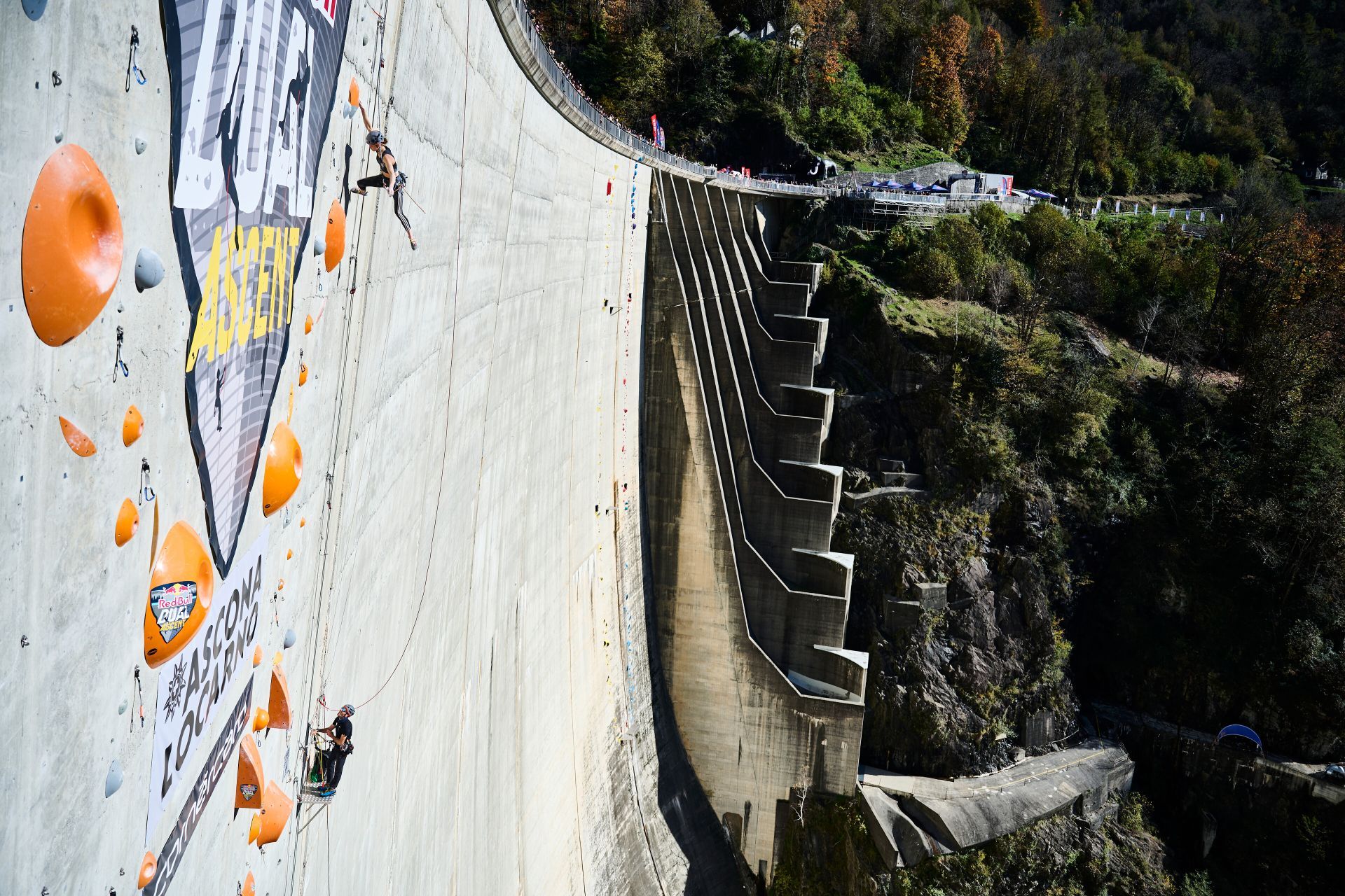 function r(){if(it(n),n.value===Hm){let o=null;throw new D(-950,o)}return n.value}