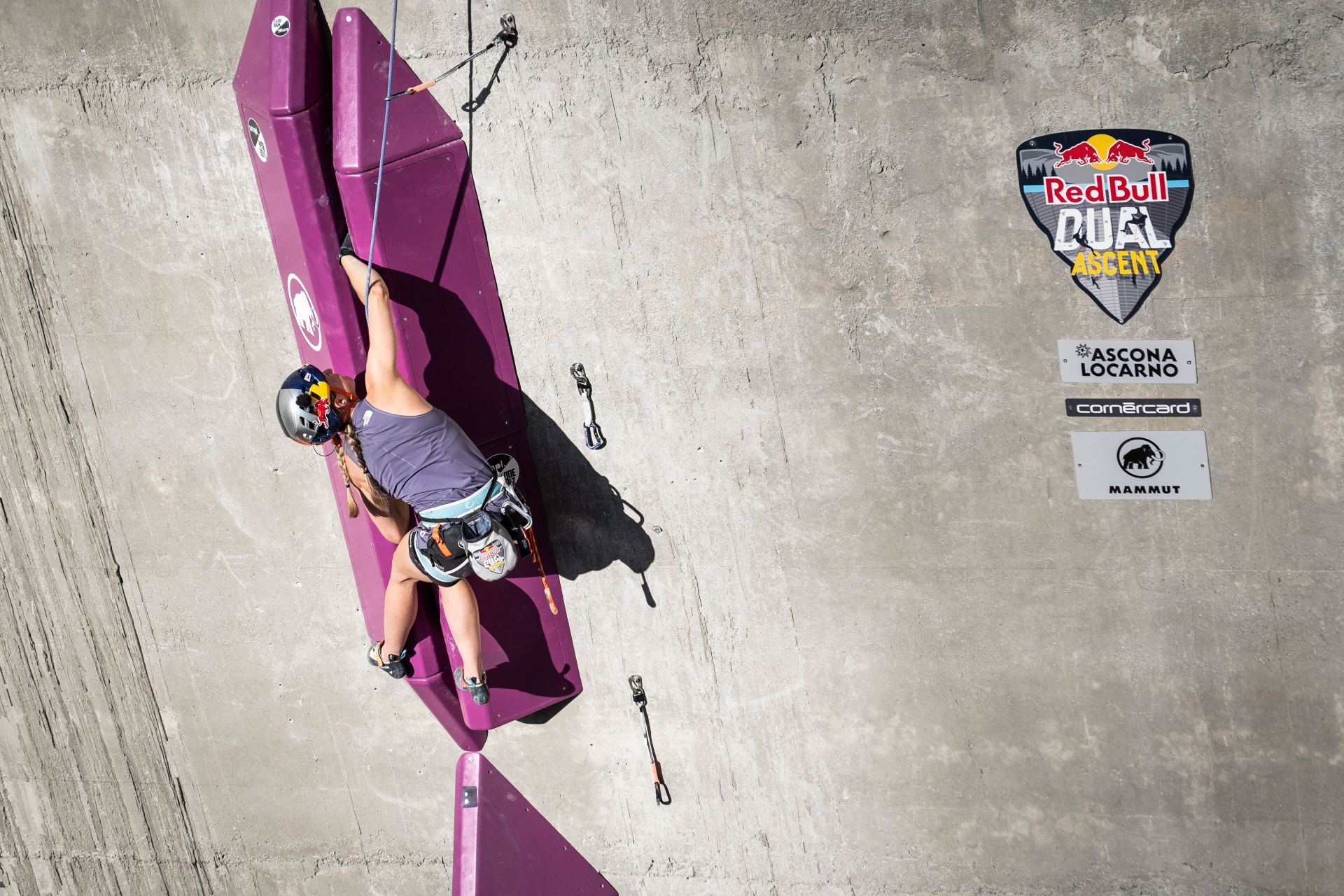 function r(){if(it(n),n.value===Hm){let o=null;throw new D(-950,o)}return n.value}