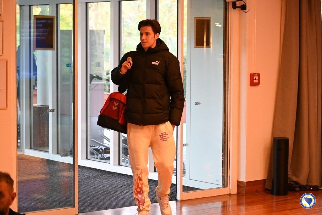 Izabranici Sergeja Barbareza će prvi trening odraditi u 18:00 sati.Meč protiv Njemačke je u subotu u 20:45