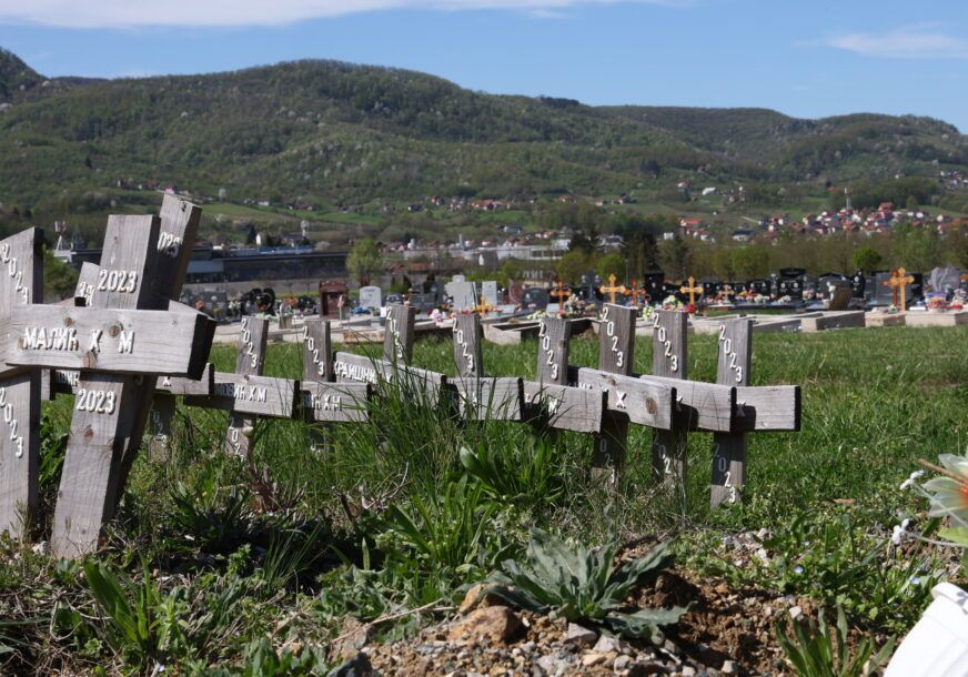 Iz Univerzitetskog kliničkog centra RS rekli su ranije da se u toj zdravstvenoj ustanovi liječe pacijenti, te da u njihovoj nadležnosti nisu organizovanja ukopa, sahranjivanje