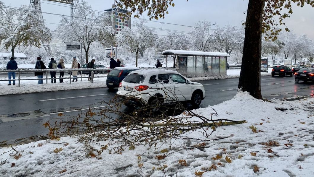 function r(){if(it(n),n.value===Hm){let o=null;throw new D(-950,o)}return n.value}