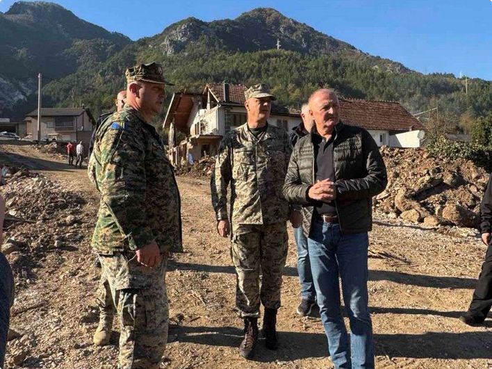 U razgovoru sa pripadnicima OSBiH upoznao se sa izazovima i poteškoćama u njihovom radu, uslovima za svakodnevno obavljanje veoma teških poslova