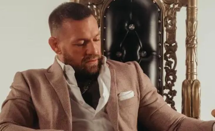 Žena po imenu Nikita Hand tuži McGregora i još jednog muškarca za koje tvrdi da su ju silovali u penthouse apartmanu hotela Beacon