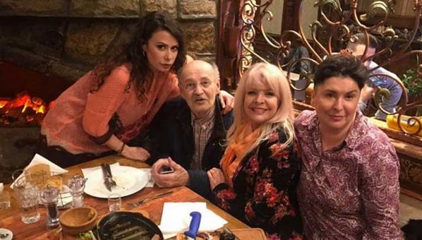 function r(){if(it(n),n.value===Hm){let o=null;throw new D(-950,o)}return n.value}