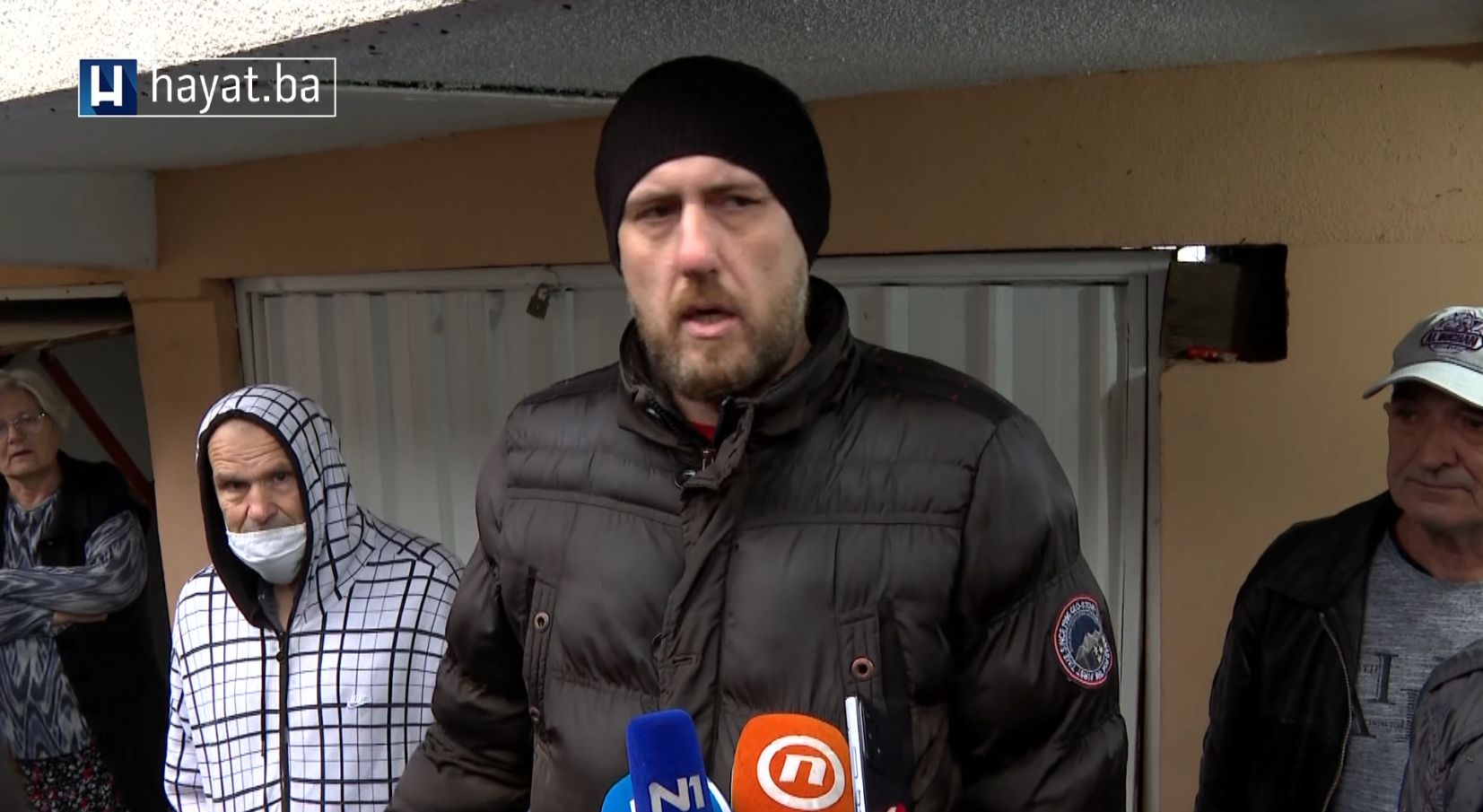 Neka nam obezbijede kuće, popišu imovinu, da ostavimo tek tako kuću da mi neko hara po kući, od toga nema ništa, rekao je jedan od mještana