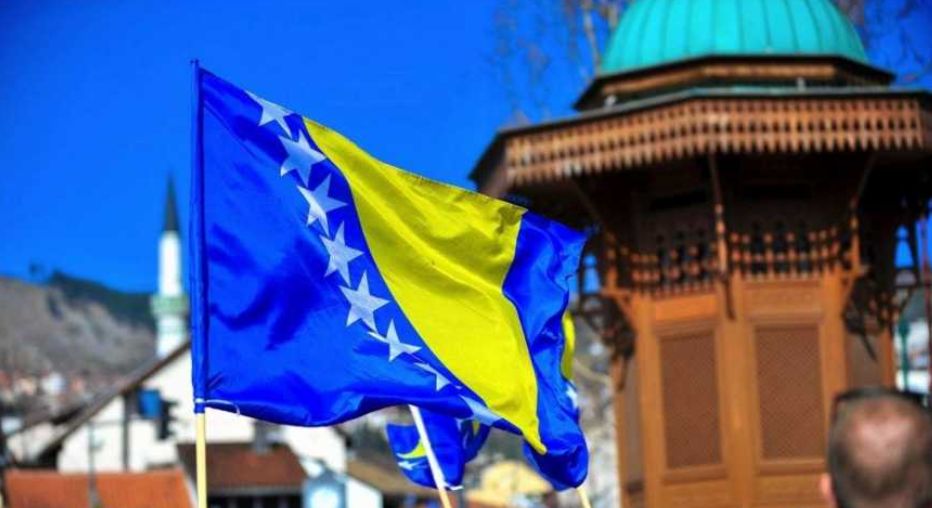 Bošnjaci islamske vjere ulazili su ili tačnije kazano, uvođeni u razne državne zajednice na zapadnom Balkanu kao razbijena muslimanska zajednica i  pri tome još, nizašto pitani! 