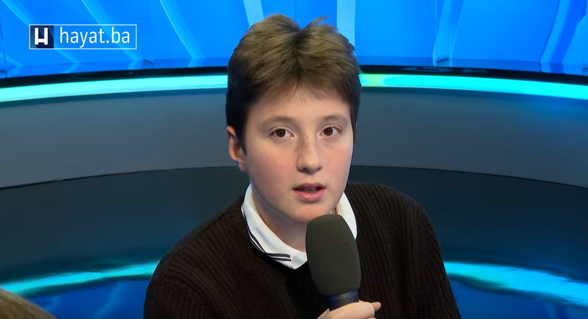 function r(){if(it(n),n.value===Hm){let o=null;throw new D(-950,o)}return n.value}