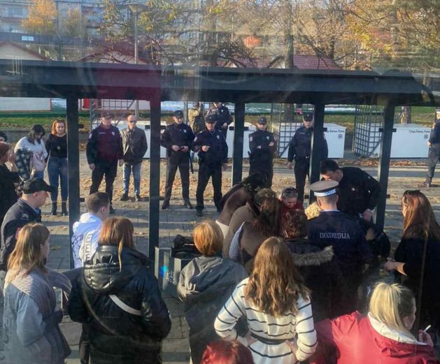 Jedna putnica je dobila kaznu koju policija tretira kao narušavanje javnog reda i sigurnosti