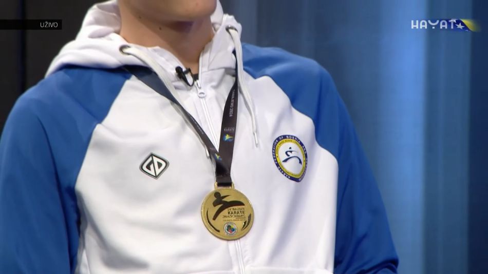 function r(){if(it(n),n.value===Hm){let o=null;throw new D(-950,o)}return n.value}