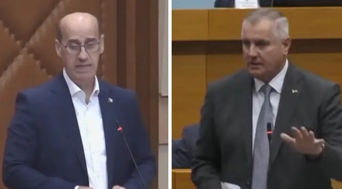 function r(){if(it(n),n.value===Hm){let o=null;throw new D(-950,o)}return n.value}