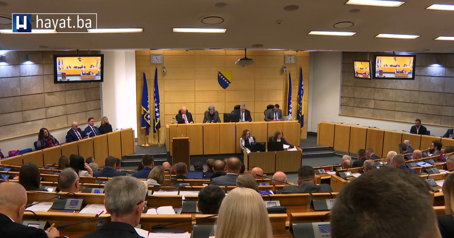 Sjednica je tri puta odgađana po nalogu Vlade Federacije Bosne i Hercegovine, tačnije premijera Nermina Nikšića.