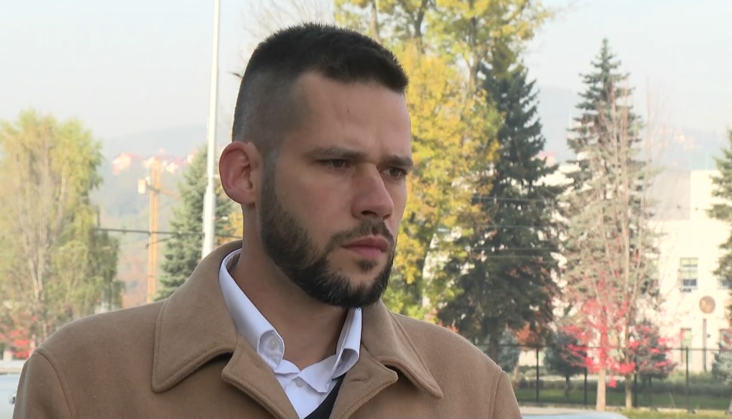 Dodaje da bi Rusiji u ovom momentu više odgovaralo da sjedne za pregovarački stol ali i to da SAD nisu ispunile svoje ciljeve