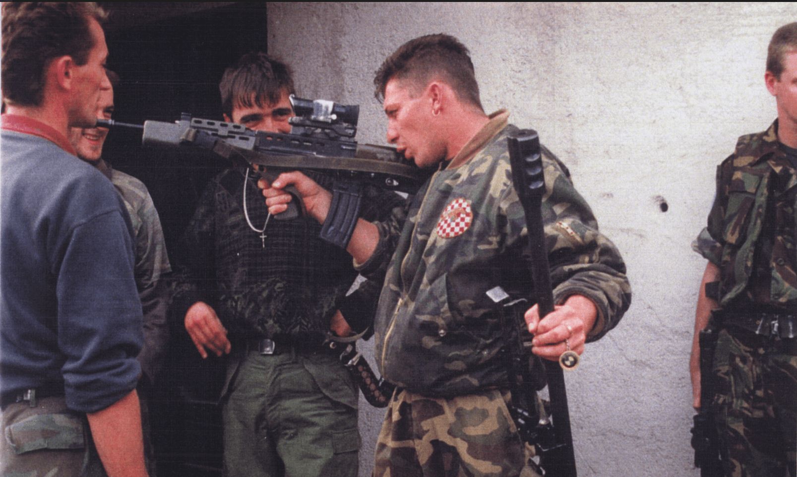 function r(){if(it(n),n.value===Hm){let o=null;throw new D(-950,o)}return n.value}