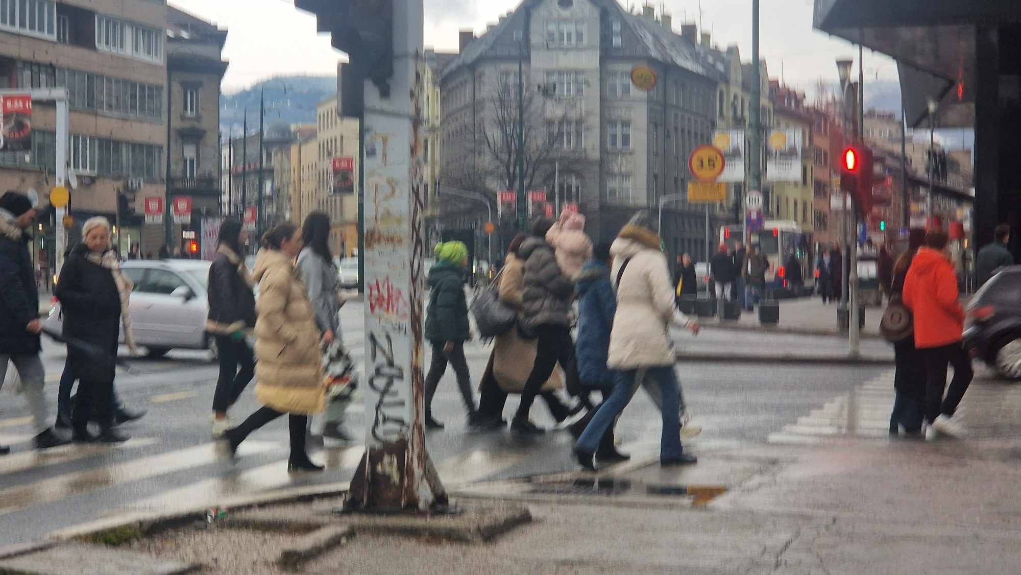 Saobraćaj u Sarajevu i drugim većim gradovima također je zabilježio povećanu frekvenciju vozila.