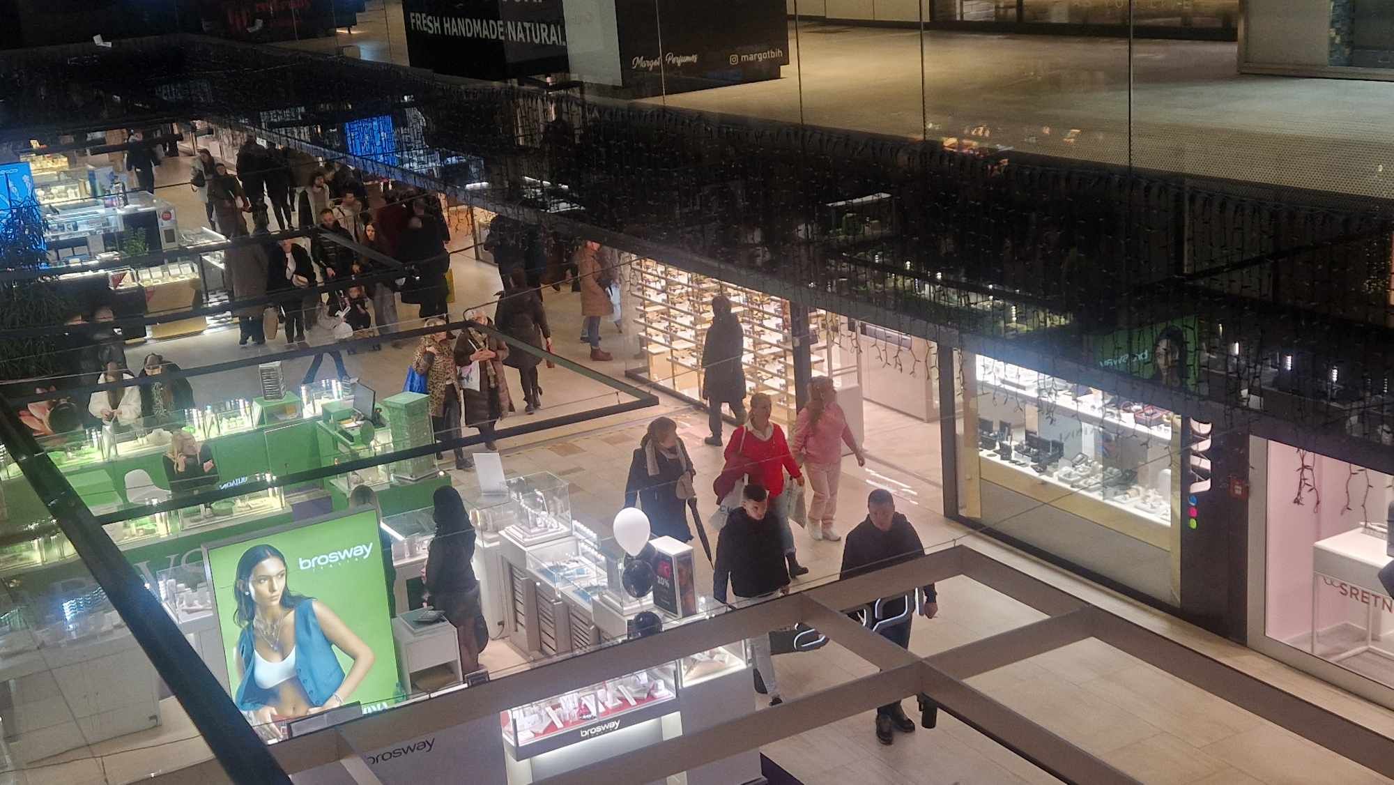 Saobraćaj u Sarajevu i drugim većim gradovima također je zabilježio povećanu frekvenciju vozila.