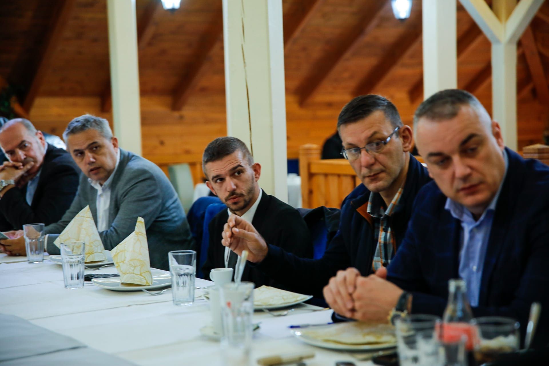 function r(){if(it(n),n.value===Hm){let o=null;throw new D(-950,o)}return n.value}