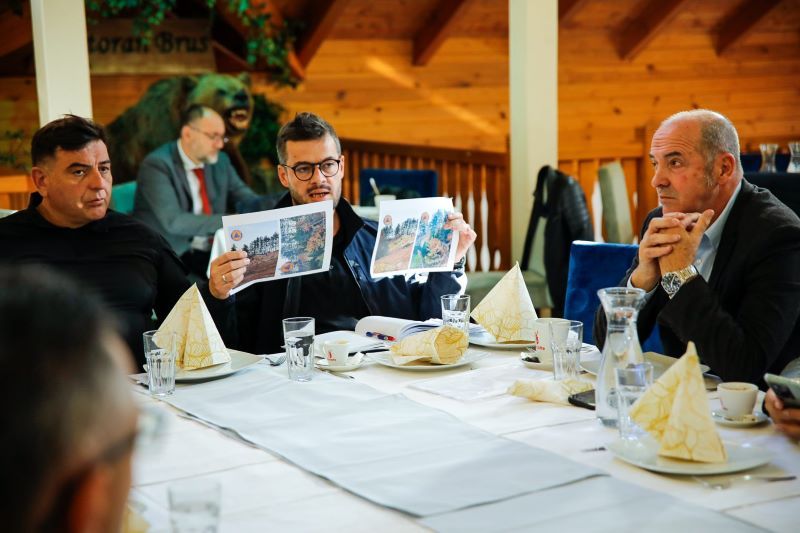 function r(){if(it(n),n.value===Hm){let o=null;throw new D(-950,o)}return n.value}