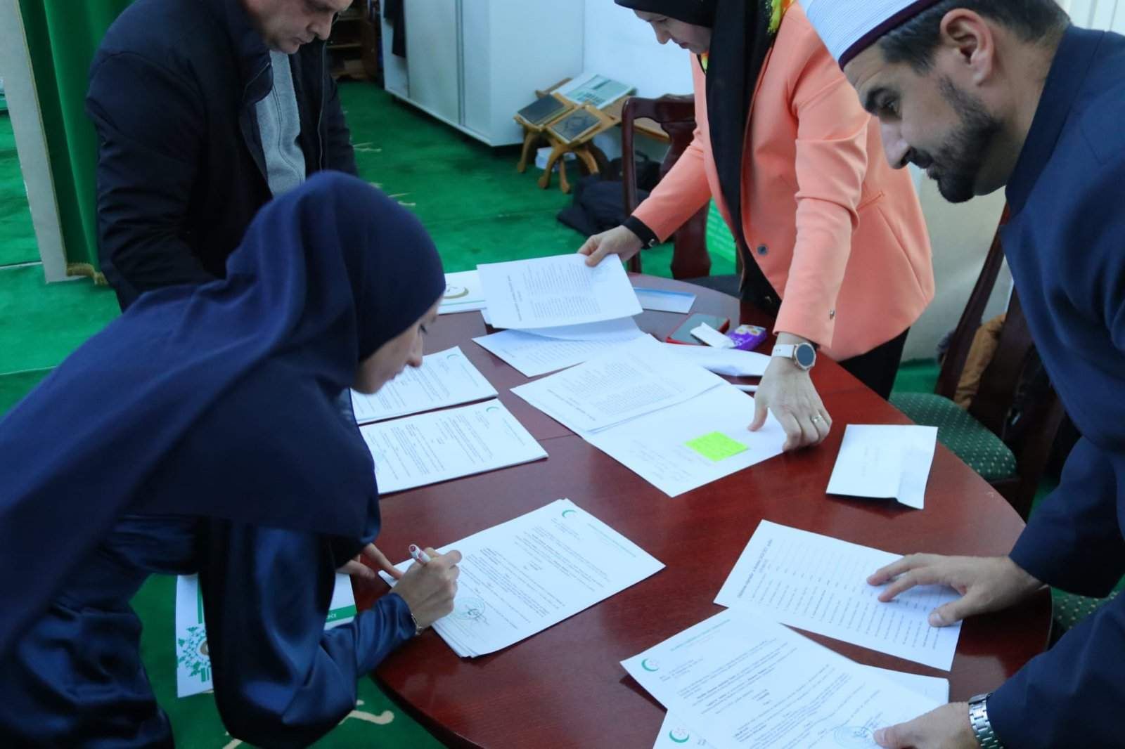 function r(){if(it(n),n.value===Hm){let o=null;throw new D(-950,o)}return n.value}