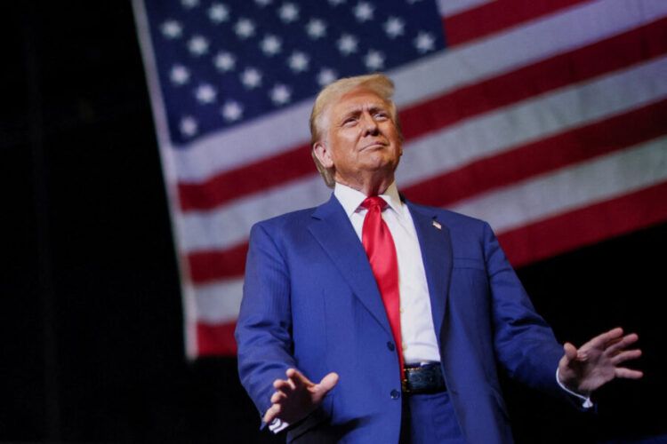 Naša zemlja nikada nije svjedočila nečemu ovakvom. Večeras pravimo historiju", istakao je Trump