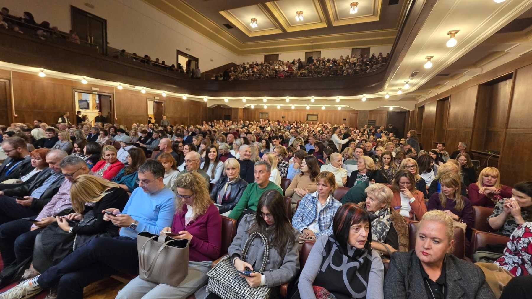 Uz lični dokument sljedećih 40 čitatelja ulaznice mogu preuzeti sutra na blagajni BKC-a od 15 sati