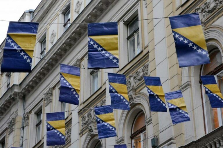 Federalno ministarstvo rada i socijalne politike ujedno je svim građanima i građankama Bosne i Hercegovine čestitalo Dan državnosti.