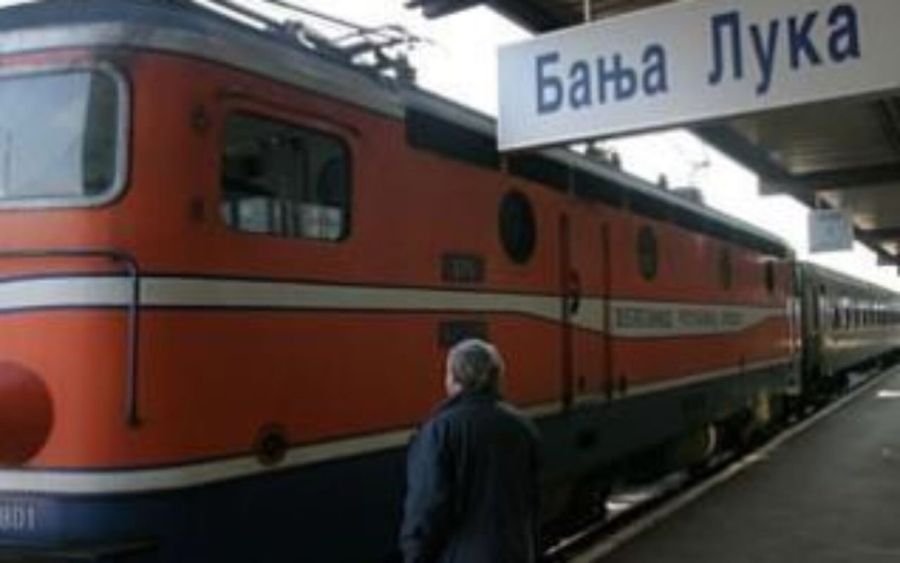 Na terenu su sve nadležne službe ŽRS, kako bi se pruga što prije pripremila za redovan saobraćaj vozova.