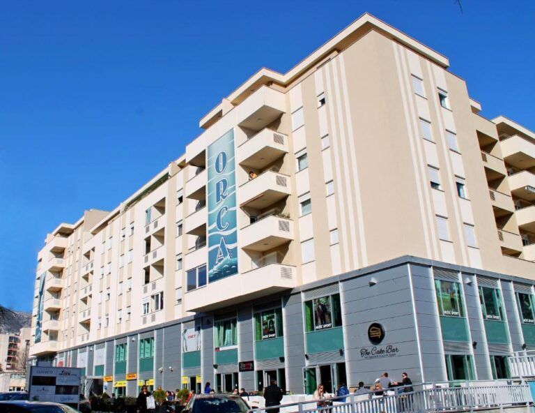 Djevojčica (13) koja je u utorak pala sa zgrade u Mostaru je preminula.