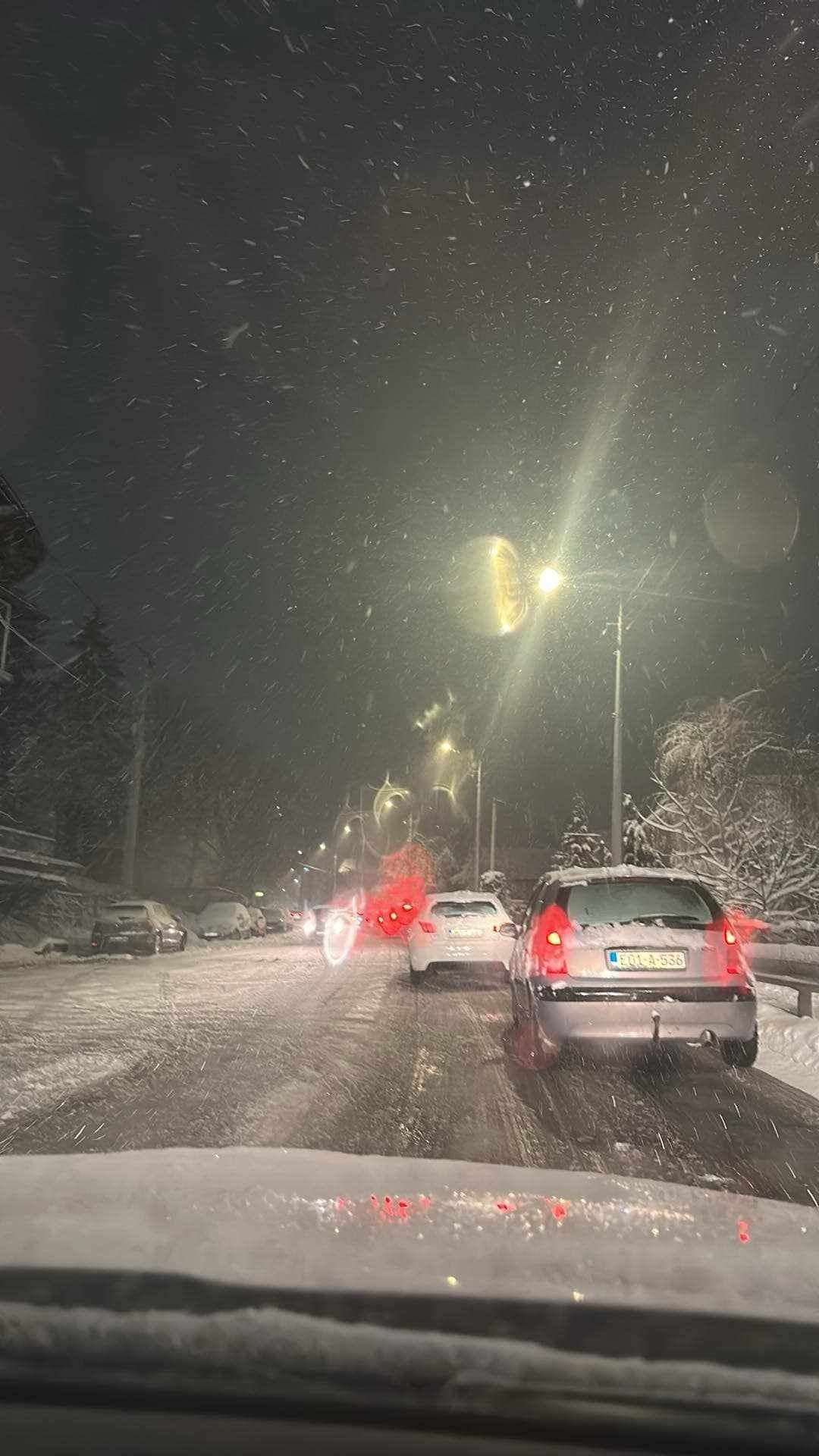 Saobraćajni kolaps u Sarajevu: Autobusi popriječili put, vozi se 10 km/h