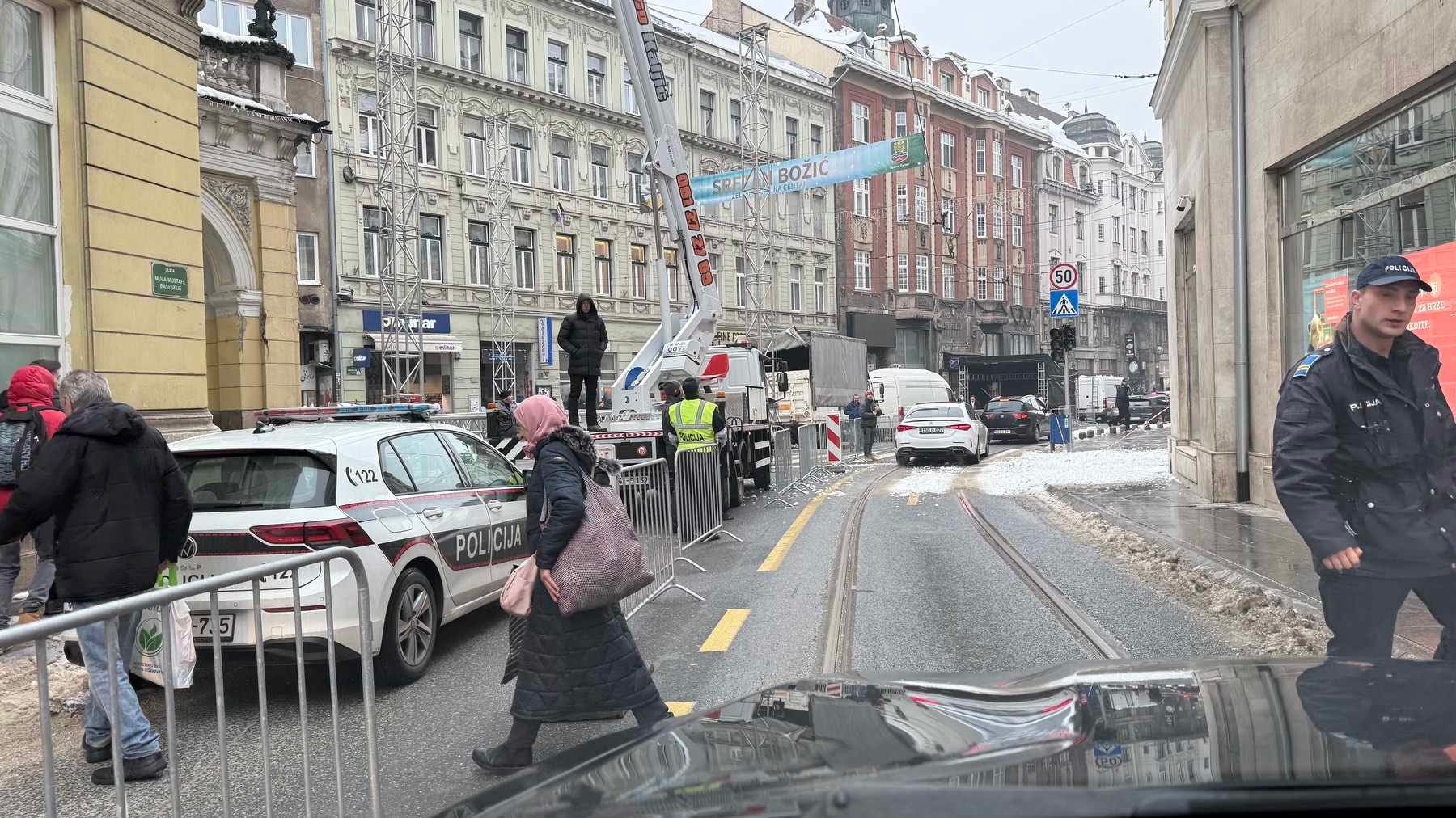 U Sarajevu se finaliziraju posljednje pripreme za Javni doček Nove 2025. godine.                     