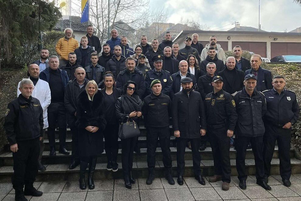 Isak uručio uvjerenja policijskim službenicima koji su završili kurs kriminalističke tehnike