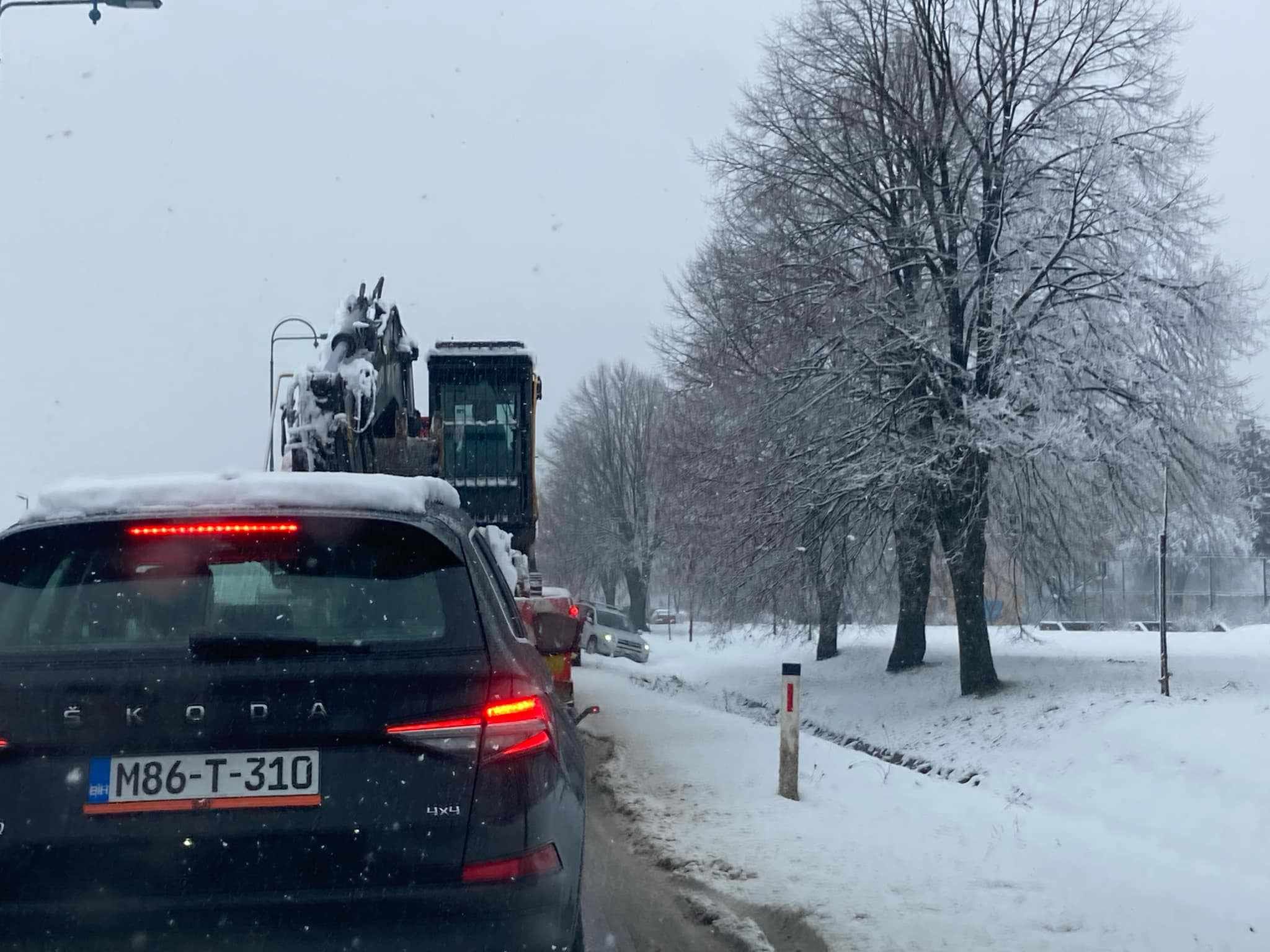 Opreza nikada dosta: Automobilom sletio u kanal kod sarajevskog aerodroma